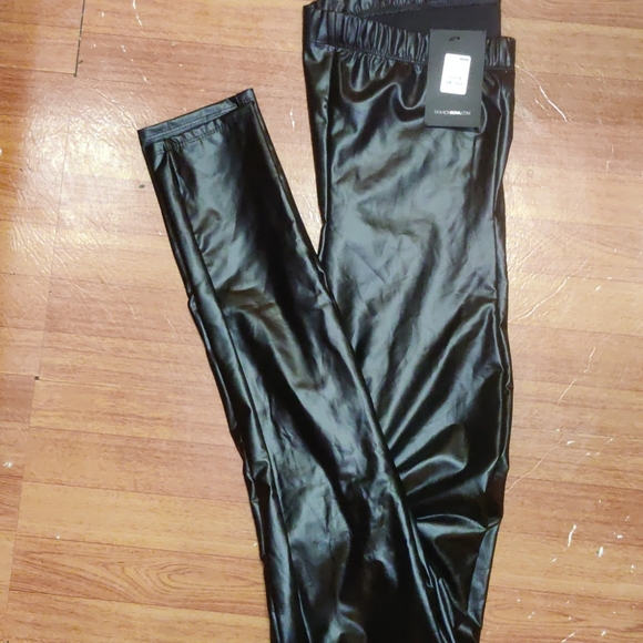 FashionNova - Picture 4 of 7